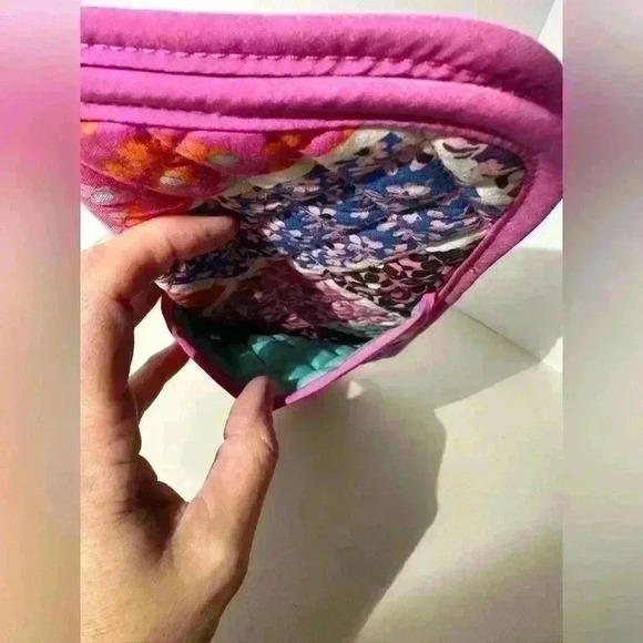 Vera Bradley Curling Iron/Flat Iron Holder Modern Medley - Retired - Picture 3 of 5